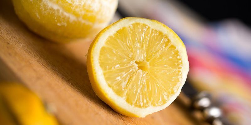 The uses of lemon at cosmetics